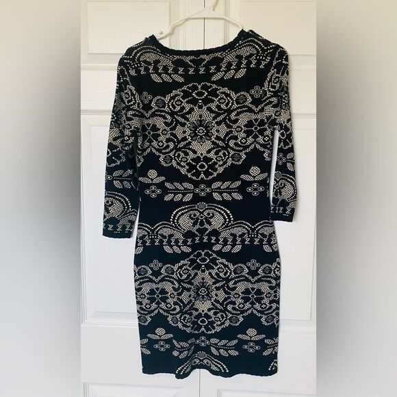 BLACK & CREAM STRETCHY DRESS - Picture 2 of 5